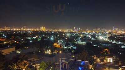 Pineapple Cafe And Grill