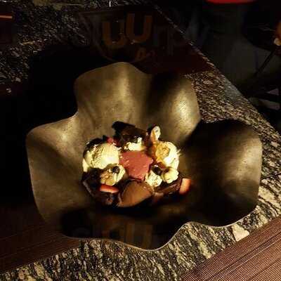 Pineapple Cafe And Grill