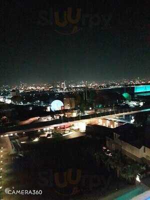 Pineapple Cafe And Grill