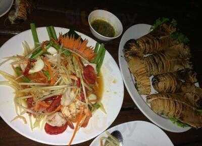 ริมผาซีฟู้ด