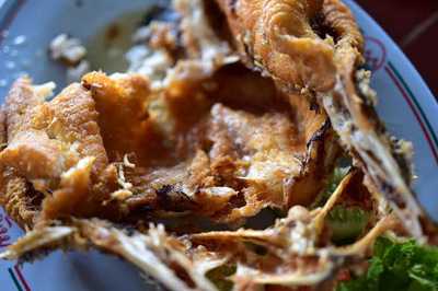 ร้านอาหาร คุณจ้อนริมอ่าง