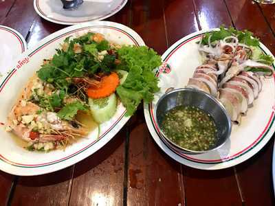 ร้านอาหาร คุณจ้อนริมอ่าง