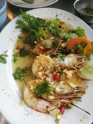 ร้านอาหาร คุณจ้อนริมอ่าง