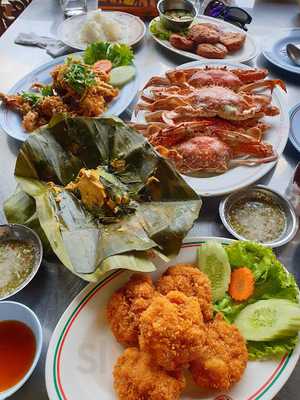 ร้านอาหาร คุณจ้อนริมอ่าง