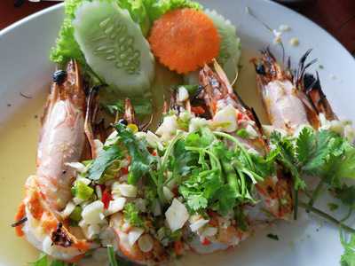 ร้านอาหาร คุณจ้อนริมอ่าง