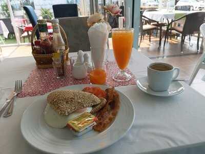 นันดาส์ คาเฟ่