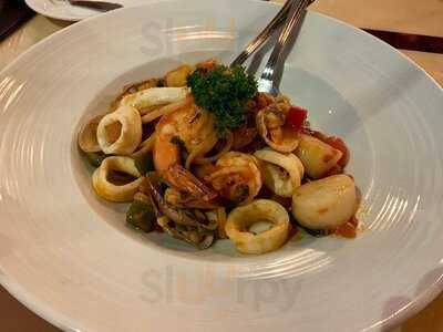 Silverlake Wine & Grill