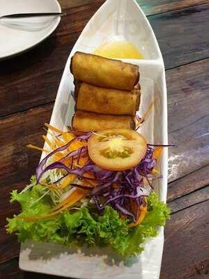 ร้านอาหาร ว้าว ไทยฟู๊ด แอนด์ พิซซ่า