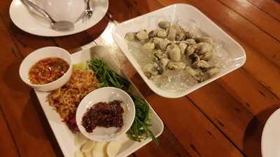 ร้านอาหาร เจ๊อิ๋วซีฟู้ด