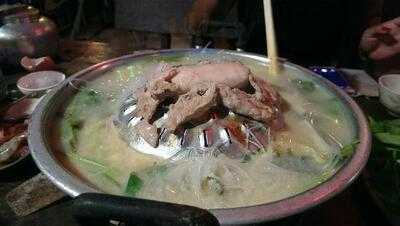 ร้านอาหาร จามจุรี