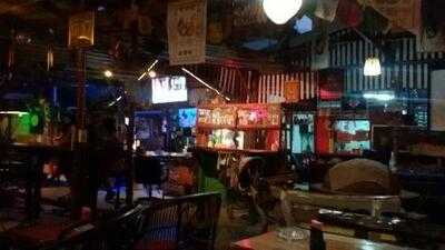 ร้านอาหาร จามจุรี