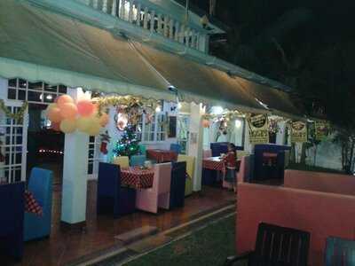 Oscar's Pub And Restaurant