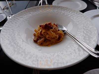 ร้านอาหาร Urbani Truffle Bar