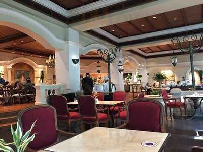 The Dining Room At Grand Hyatt Erawan Bangkok