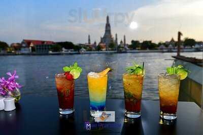 ศาลารัตนโกสินทร์ อีทเทอรี่ แอนด์ บาร์