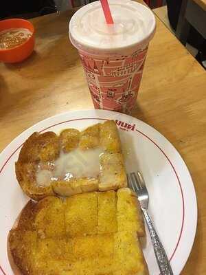 มนต์นมสด มาบุญครองเซ็นเตอร์