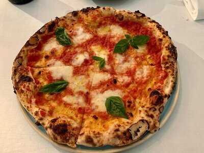 Pizza Massilia - Ruam Rudee Restaurant