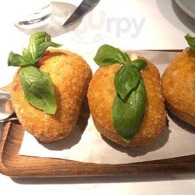 Pizza Massilia - Ruam Rudee Restaurant