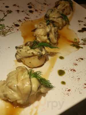 ร้านอาหาร บ้านฉลอง