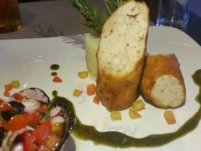 ร้านอาหาร บ้านฉลอง