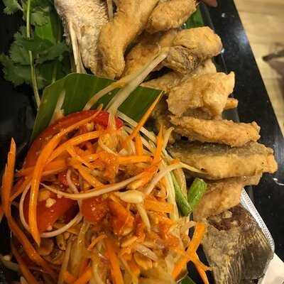 เดอ ตำมั่ว - เกษรวิลเลจ