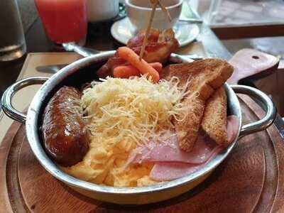 เครป & โค หลังสวน