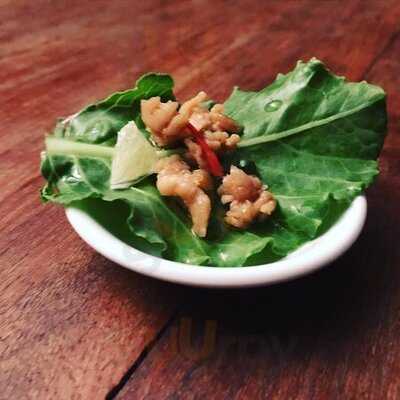 นั่ง กิน คุย