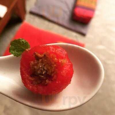 นั่ง กิน คุย