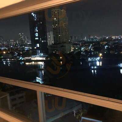 นั่ง กิน คุย