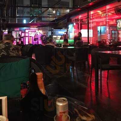 Dee Lounge And Beer Garden