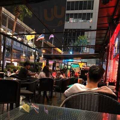 Dee Lounge And Beer Garden