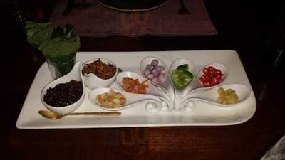 ร้านอาหาร ธาราทอง