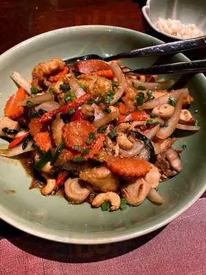 ร้านอาหาร ธาราทอง