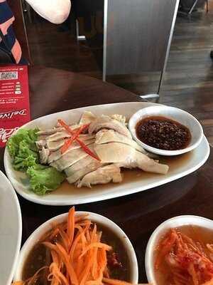 Central Chidlom Food Loft