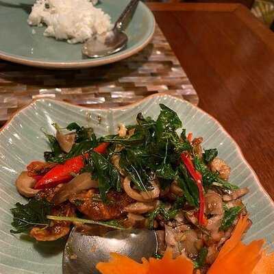 บ้านขนิษฐา ไทย ควิซีน (สุขุมวิท 23)