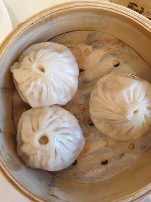 Hong Bao Central Embassy