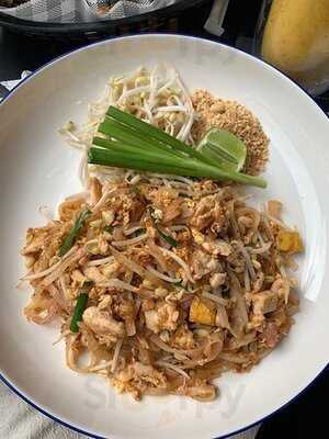 The Coffee Club - Ekamai