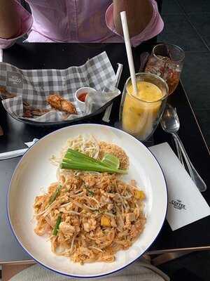 The Coffee Club - Ekamai