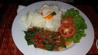 Chequers British Pub