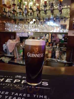 Chequers British Pub