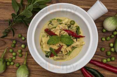 Flow Oasis Pool Lounge