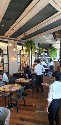 Kub Kao Kub Pla - Emquartier