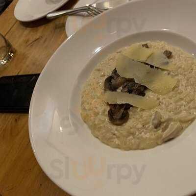 Seven Spoons Bar And Restaurant