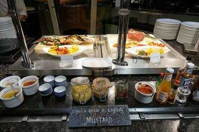 ฟีสท์ โรงแรม รอยัล ออคิด เชอราตัน