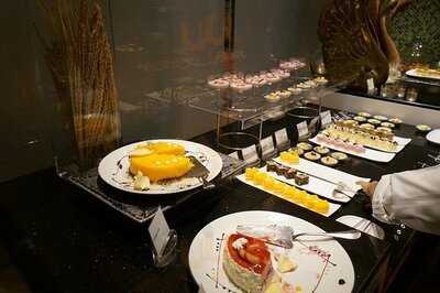 ฟีสท์ โรงแรม รอยัล ออคิด เชอราตัน