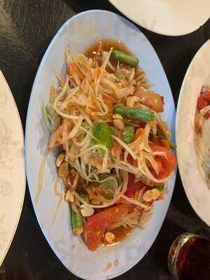 น้อยกว่าร้อย บาร์ แอนด์ เรสเตอรองท์