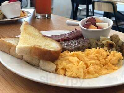 Breakfast Story Phrom Phong