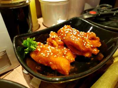 ภัตตาคารอาหารญี่ปุ่น อากะ