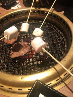 ภัตตาคารอาหารญี่ปุ่น อากะ