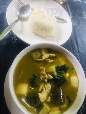 Pannee Guest House Food And Drink